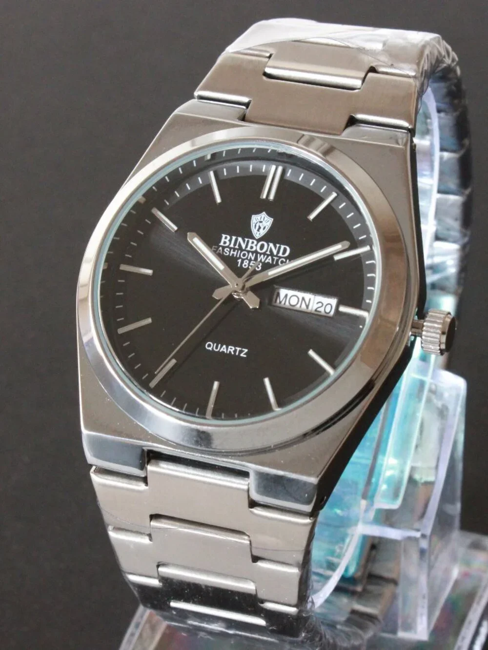 Men's Integrated Bracelet Sports Watch Stainless Steel Black Dial Quartz 40mm